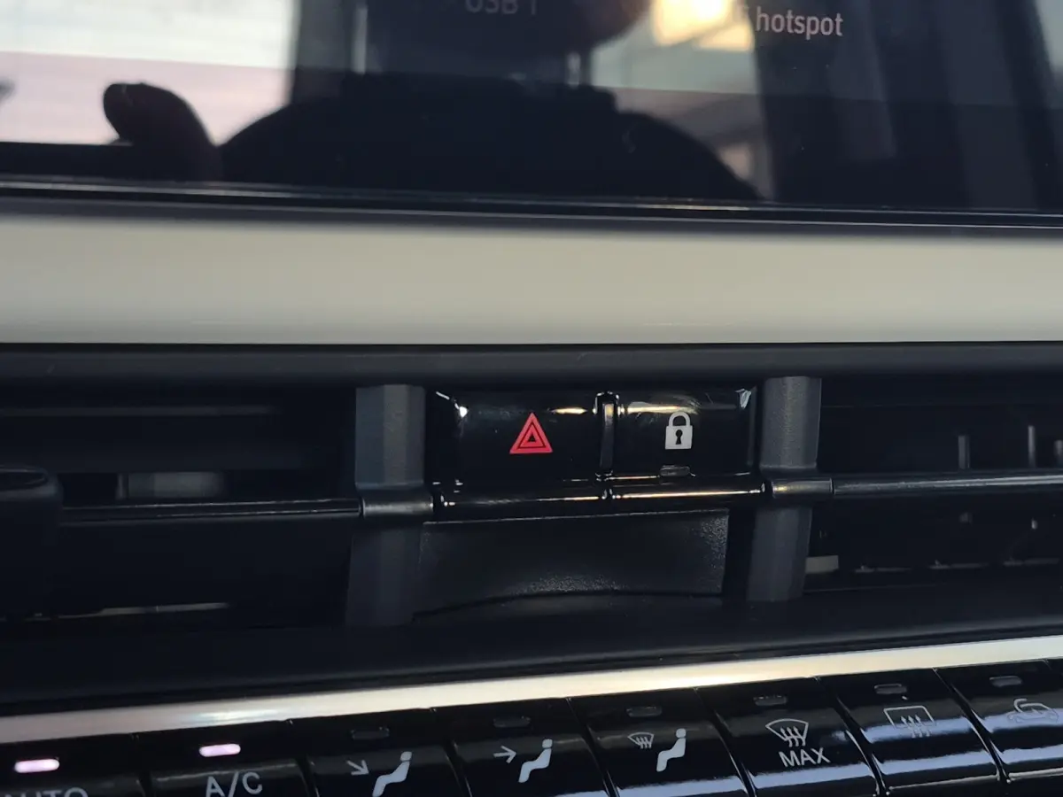 Icon 42 kWh Climate control | Apple carplay/Android auto | Lane assist |  LMV 16 inch