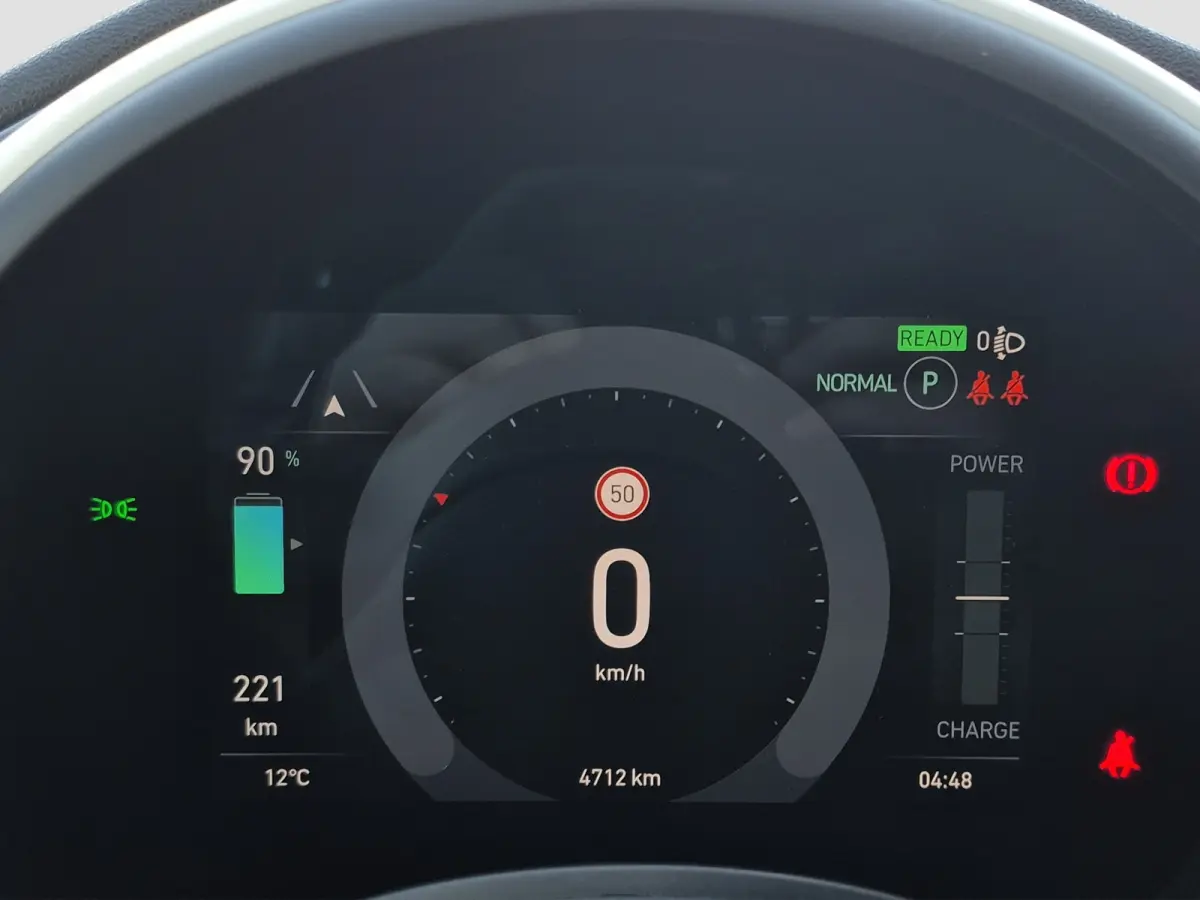 Icon 42 kWh Climate control | Apple carplay/Android auto | Lane assist |  LMV 16 inch