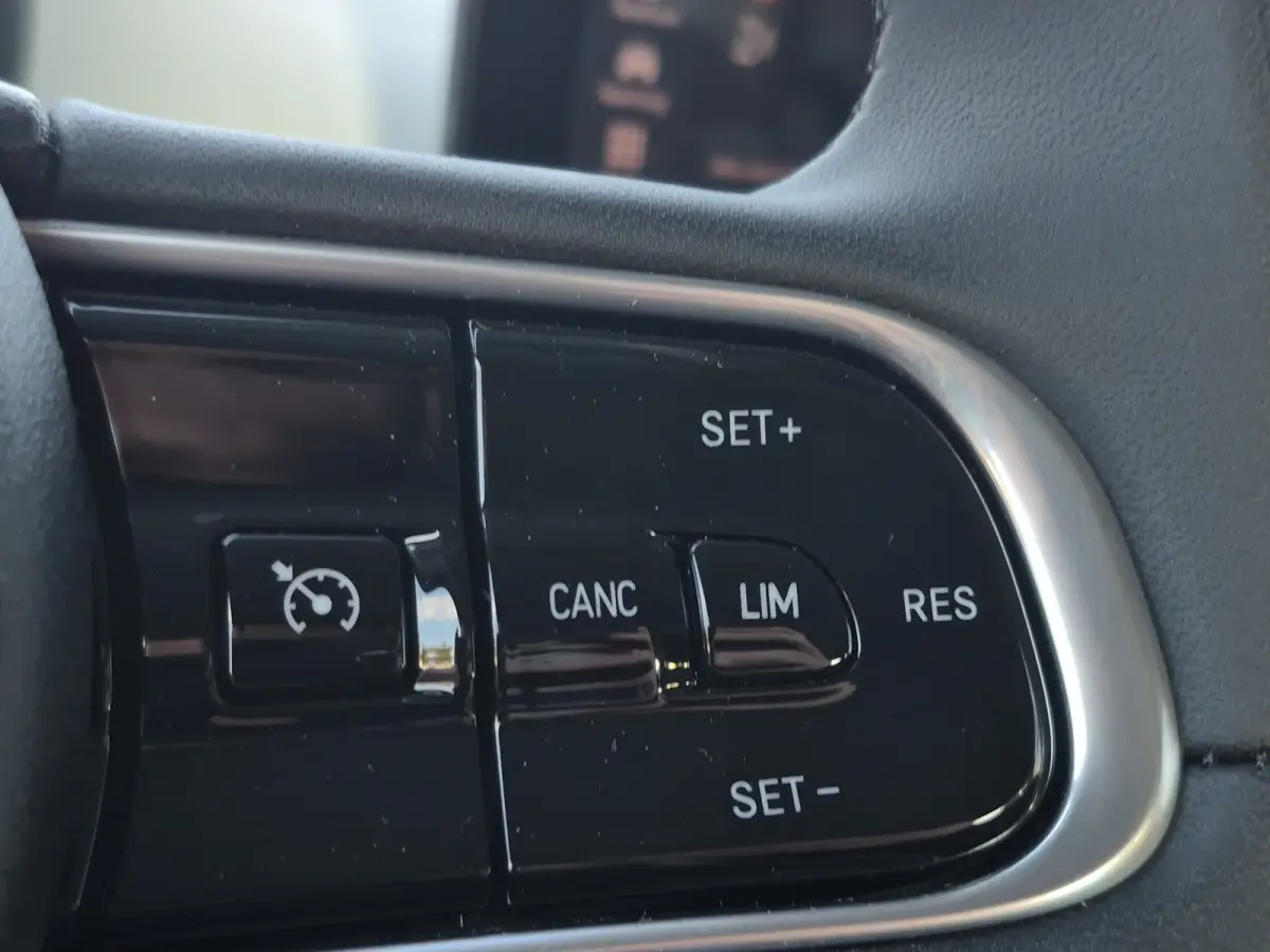 Icon 42 kWh Climate control | Apple carplay/Android auto | Lane assist |  LMV 16 inch