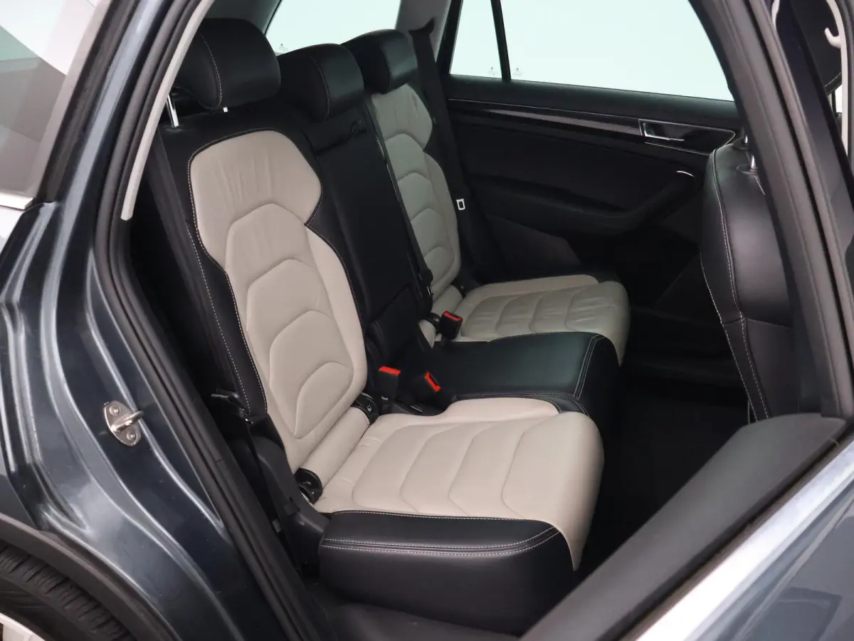 2.0 TSI 180 PK AUT. 4X4 4WD 2200 KG TREKHAAK | LEDER | PANORMAA 360 CAMERA | STUUR/STOELVERW.
