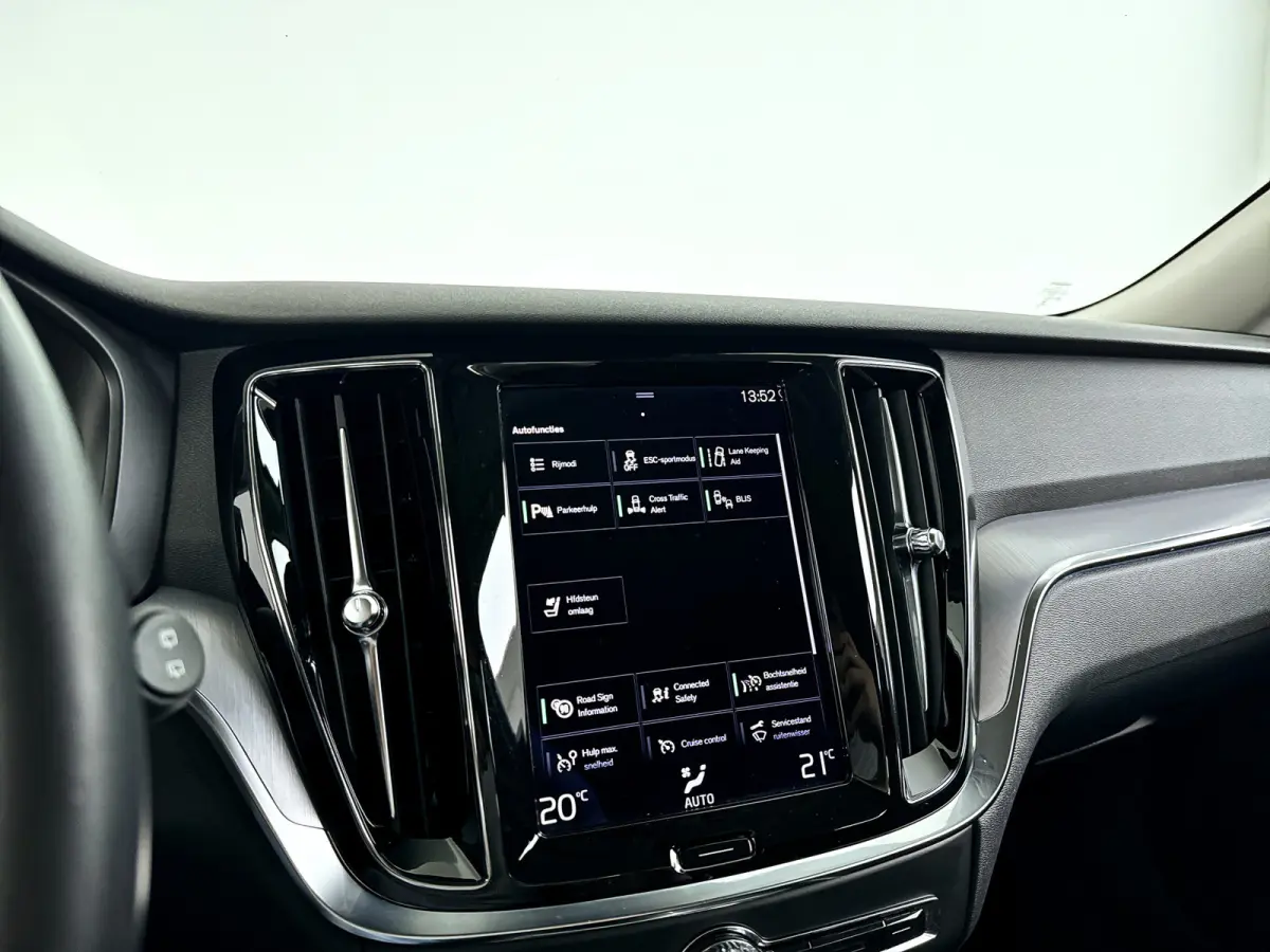 B3 Core | Park assist | Cruise control | Navigatie | Elektrische achterklep