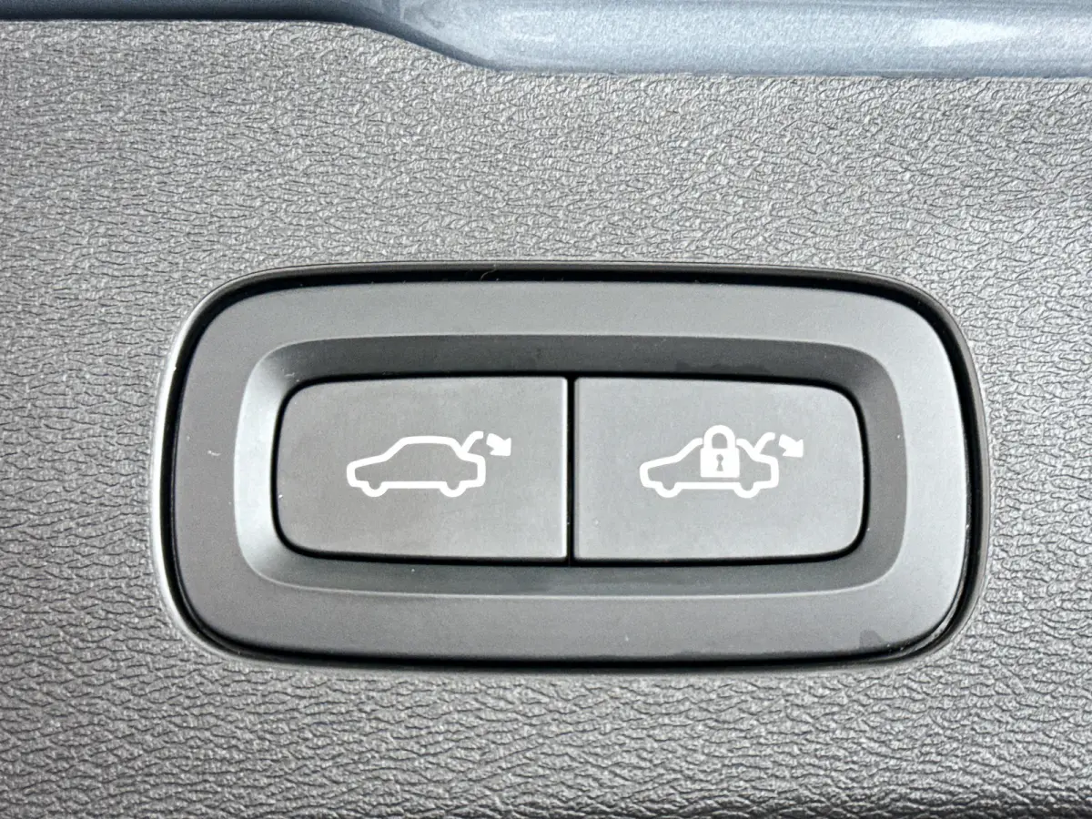 B3 Core | Park assist | Cruise control | Navigatie | Elektrische achterklep
