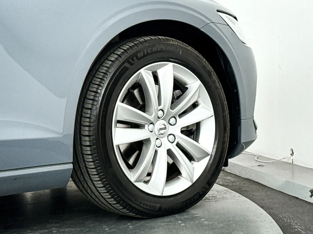 B3 Core | Park assist | Cruise control | Navigatie | Elektrische achterklep