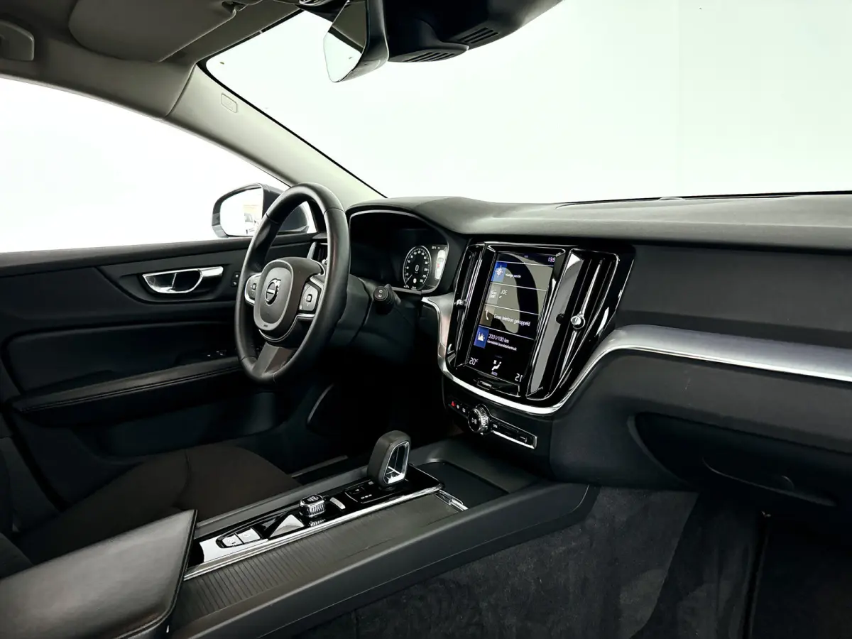 B3 Core | Park assist | Cruise control | Navigatie | Elektrische achterklep