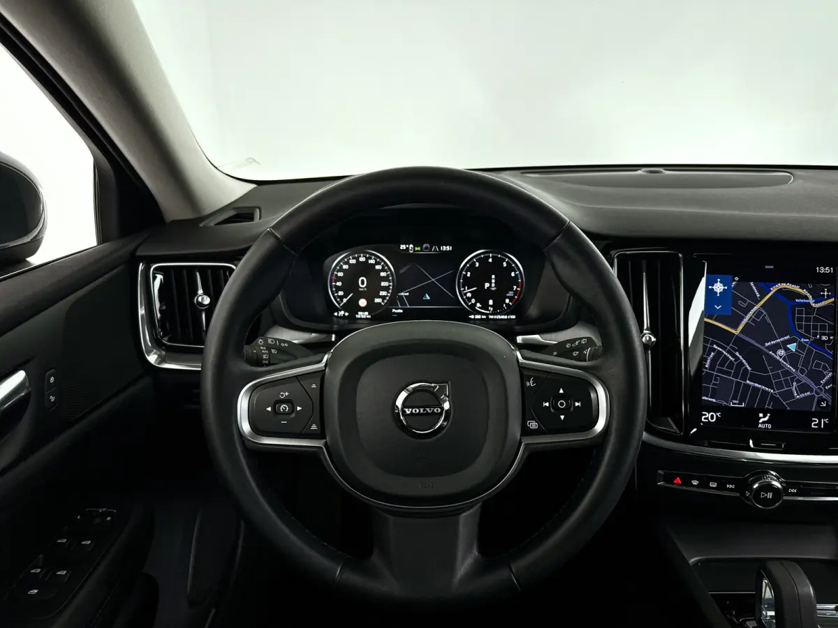 B3 Core | Park assist | Cruise control | Navigatie | Elektrische achterklep