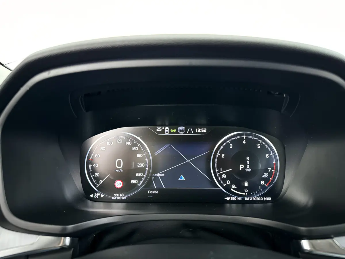 B3 Core | Park assist | Cruise control | Navigatie | Elektrische achterklep