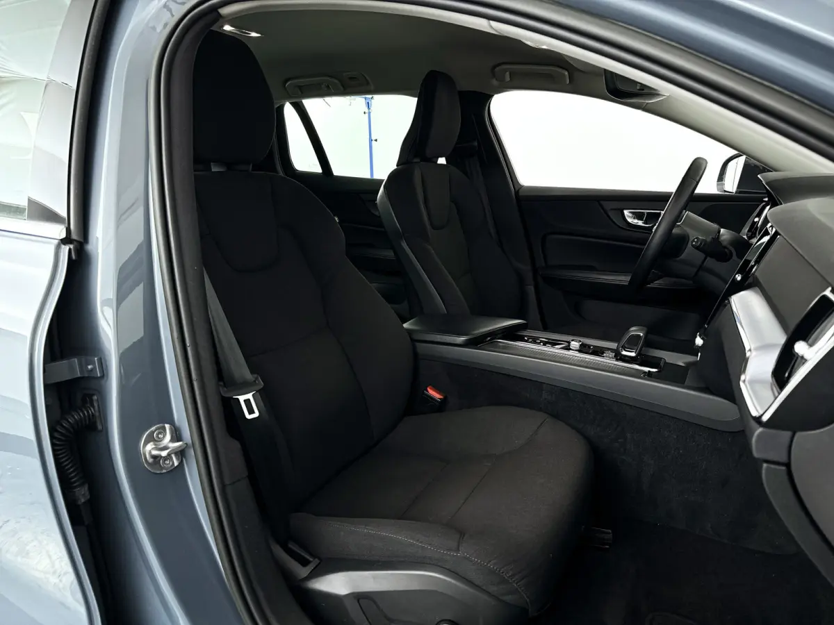 B3 Core | Park assist | Cruise control | Navigatie | Elektrische achterklep