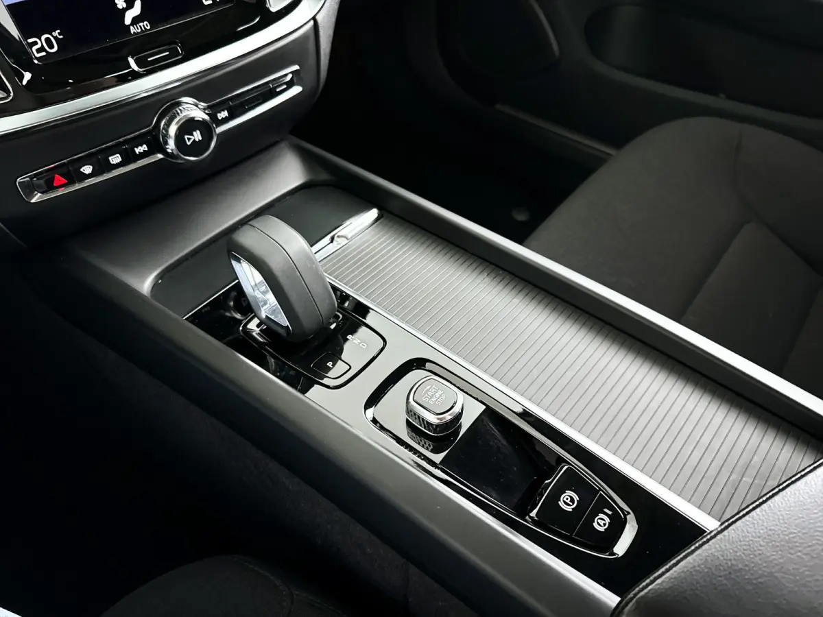 B3 Core | Park assist | Cruise control | Navigatie | Elektrische achterklep
