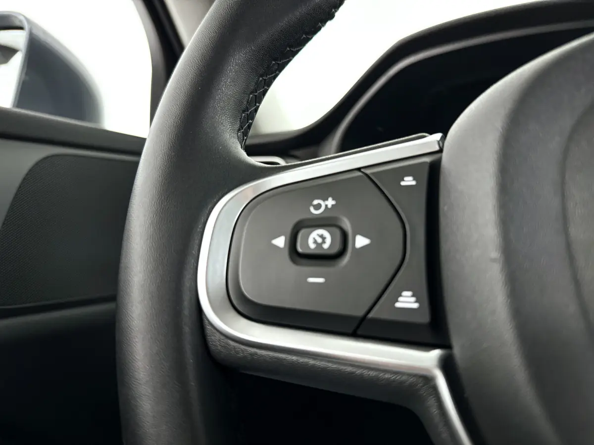 B3 Core | Park assist | Cruise control | Navigatie | Elektrische achterklep