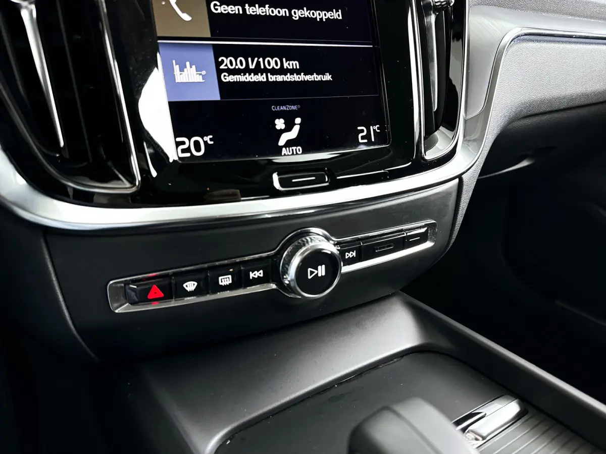 B3 Core | Park assist | Cruise control | Navigatie | Elektrische achterklep