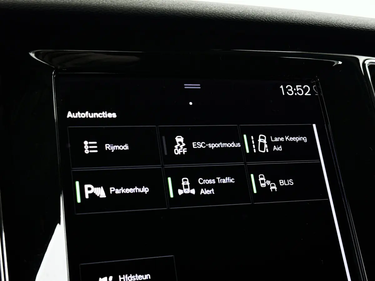 B3 Core | Park assist | Cruise control | Navigatie | Elektrische achterklep