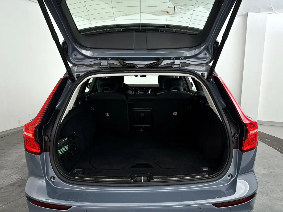 B3 Core | Park assist | Cruise control | Navigatie | Elektrische achterklep