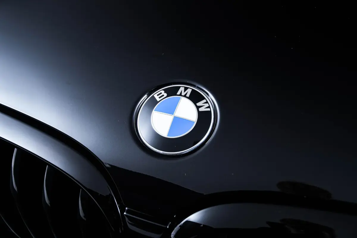 xDrive20i High Executive M Sport - Panoramadak - Ambiance verlichting - Parking Assistant - LED koplampen met uitgebreide functionaliteit - Sportstoelen - Navigatiesysteem Business -