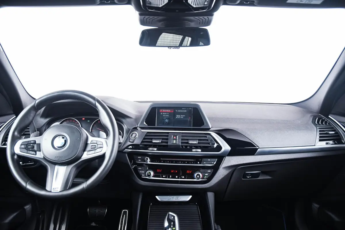 xDrive20i High Executive M Sport - Panoramadak - Ambiance verlichting - Parking Assistant - LED koplampen met uitgebreide functionaliteit - Sportstoelen - Navigatiesysteem Business -