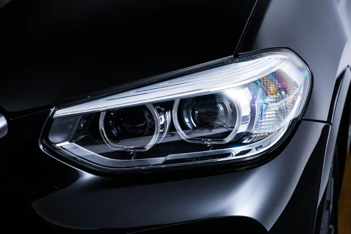 xDrive20i High Executive M Sport - Panoramadak - Ambiance verlichting - Parking Assistant - LED koplampen met uitgebreide functionaliteit - Sportstoelen - Navigatiesysteem Business -