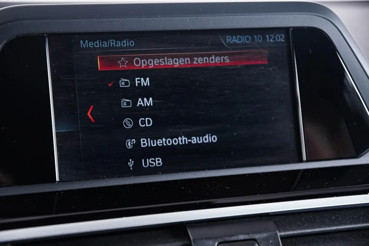 xDrive20i High Executive M Sport - Panoramadak - Ambiance verlichting - Parking Assistant - LED koplampen met uitgebreide functionaliteit - Sportstoelen - Navigatiesysteem Business -