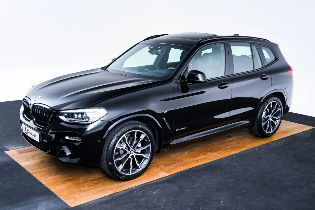 xDrive20i High Executive M Sport - Panoramadak - Ambiance verlichting - Parking Assistant - LED koplampen met uitgebreide functionaliteit - Sportstoelen - Navigatiesysteem Business -