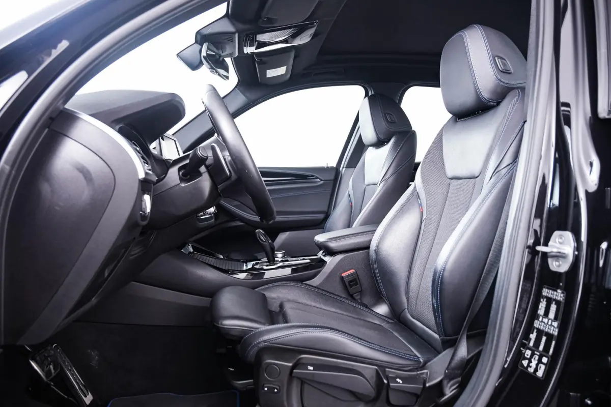xDrive20i High Executive M Sport - Panoramadak - Ambiance verlichting - Parking Assistant - LED koplampen met uitgebreide functionaliteit - Sportstoelen - Navigatiesysteem Business -