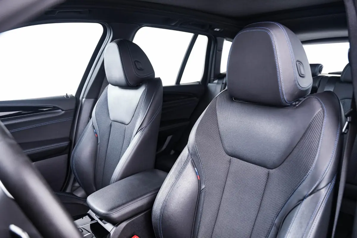 xDrive20i High Executive M Sport - Panoramadak - Ambiance verlichting - Parking Assistant - LED koplampen met uitgebreide functionaliteit - Sportstoelen - Navigatiesysteem Business -