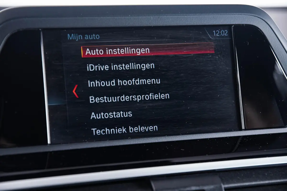 xDrive20i High Executive M Sport - Panoramadak - Ambiance verlichting - Parking Assistant - LED koplampen met uitgebreide functionaliteit - Sportstoelen - Navigatiesysteem Business -