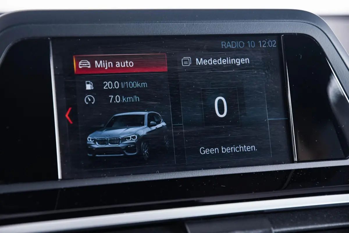 xDrive20i High Executive M Sport - Panoramadak - Ambiance verlichting - Parking Assistant - LED koplampen met uitgebreide functionaliteit - Sportstoelen - Navigatiesysteem Business -