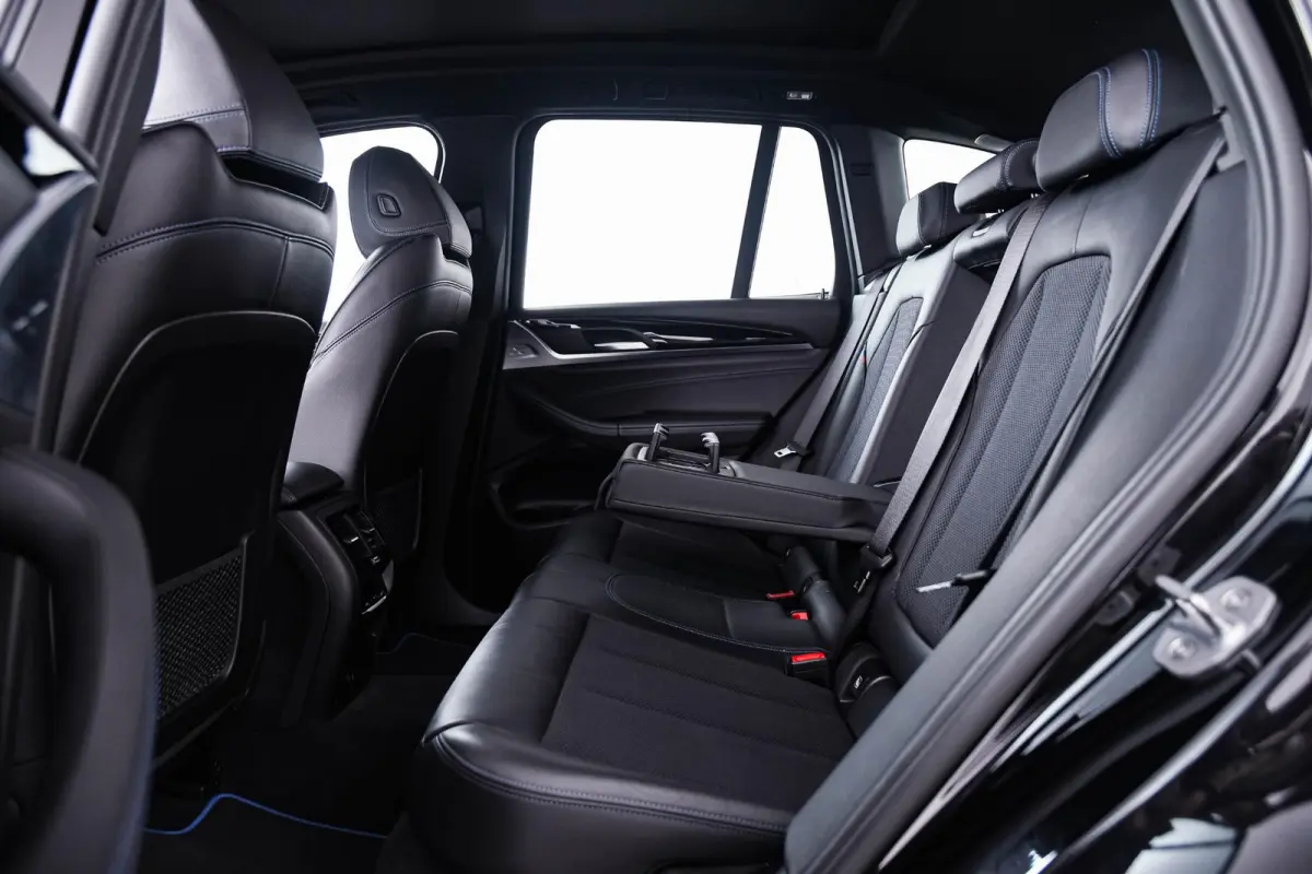 xDrive20i High Executive M Sport - Panoramadak - Ambiance verlichting - Parking Assistant - LED koplampen met uitgebreide functionaliteit - Sportstoelen - Navigatiesysteem Business -