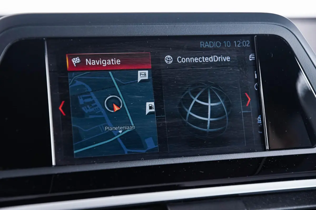 xDrive20i High Executive M Sport - Panoramadak - Ambiance verlichting - Parking Assistant - LED koplampen met uitgebreide functionaliteit - Sportstoelen - Navigatiesysteem Business -