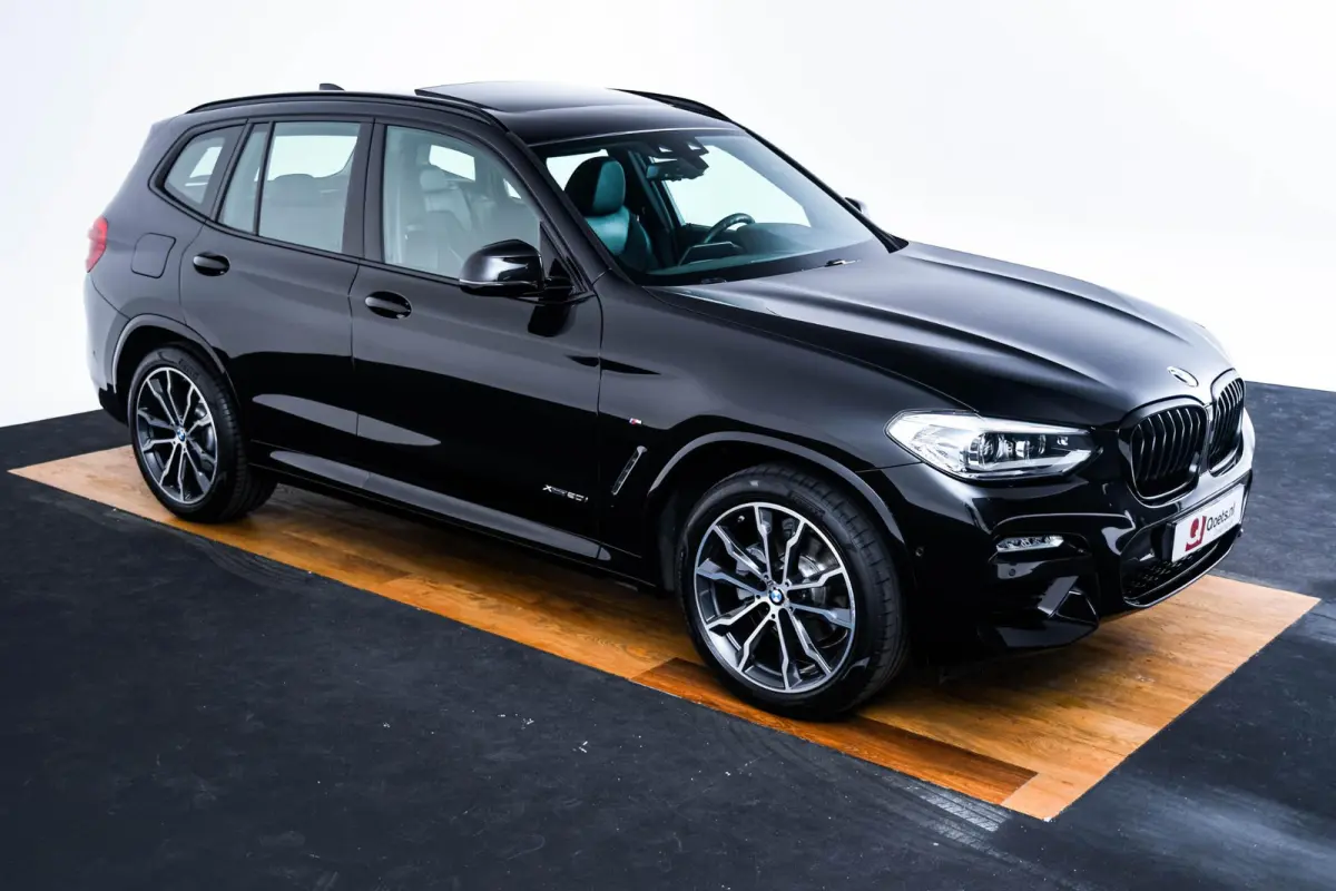 xDrive20i High Executive M Sport - Panoramadak - Ambiance verlichting - Parking Assistant - LED koplampen met uitgebreide functionaliteit - Sportstoelen - Navigatiesysteem Business -