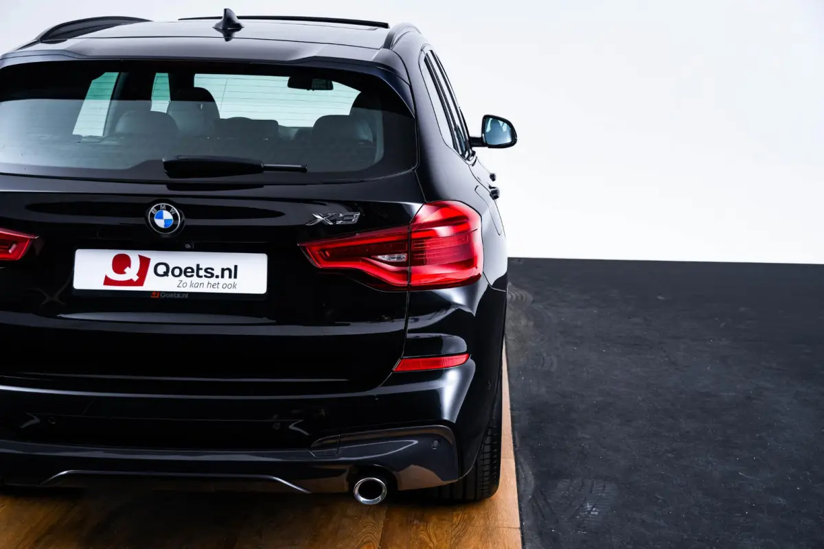 xDrive20i High Executive M Sport - Panoramadak - Ambiance verlichting - Parking Assistant - LED koplampen met uitgebreide functionaliteit - Sportstoelen - Navigatiesysteem Business -