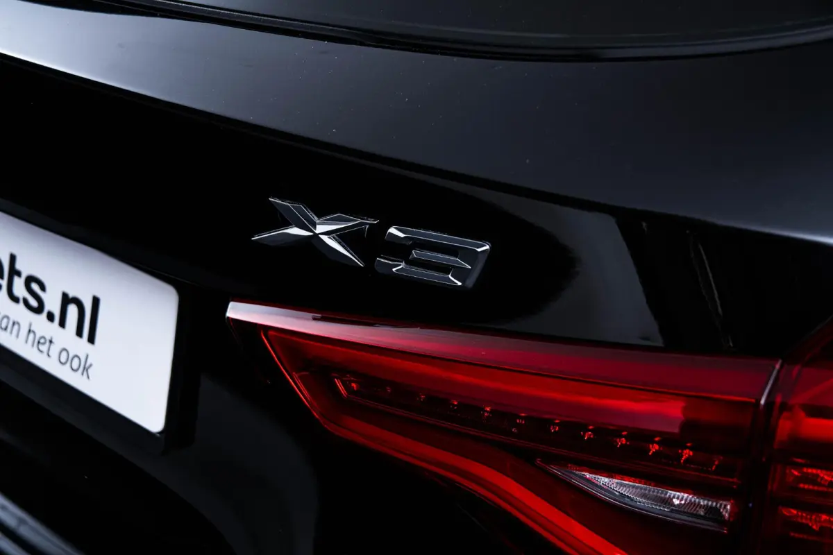 xDrive20i High Executive M Sport - Panoramadak - Ambiance verlichting - Parking Assistant - LED koplampen met uitgebreide functionaliteit - Sportstoelen - Navigatiesysteem Business -