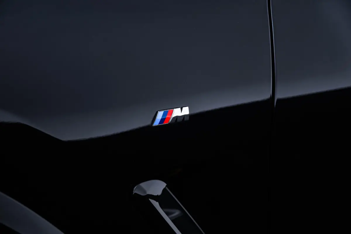 xDrive20i High Executive M Sport - Panoramadak - Ambiance verlichting - Parking Assistant - LED koplampen met uitgebreide functionaliteit - Sportstoelen - Navigatiesysteem Business -