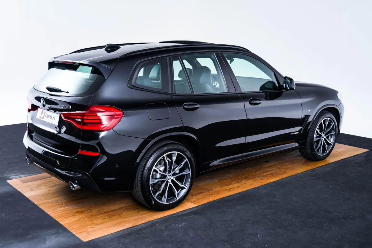 xDrive20i High Executive M Sport - Panoramadak - Ambiance verlichting - Parking Assistant - LED koplampen met uitgebreide functionaliteit - Sportstoelen - Navigatiesysteem Business -