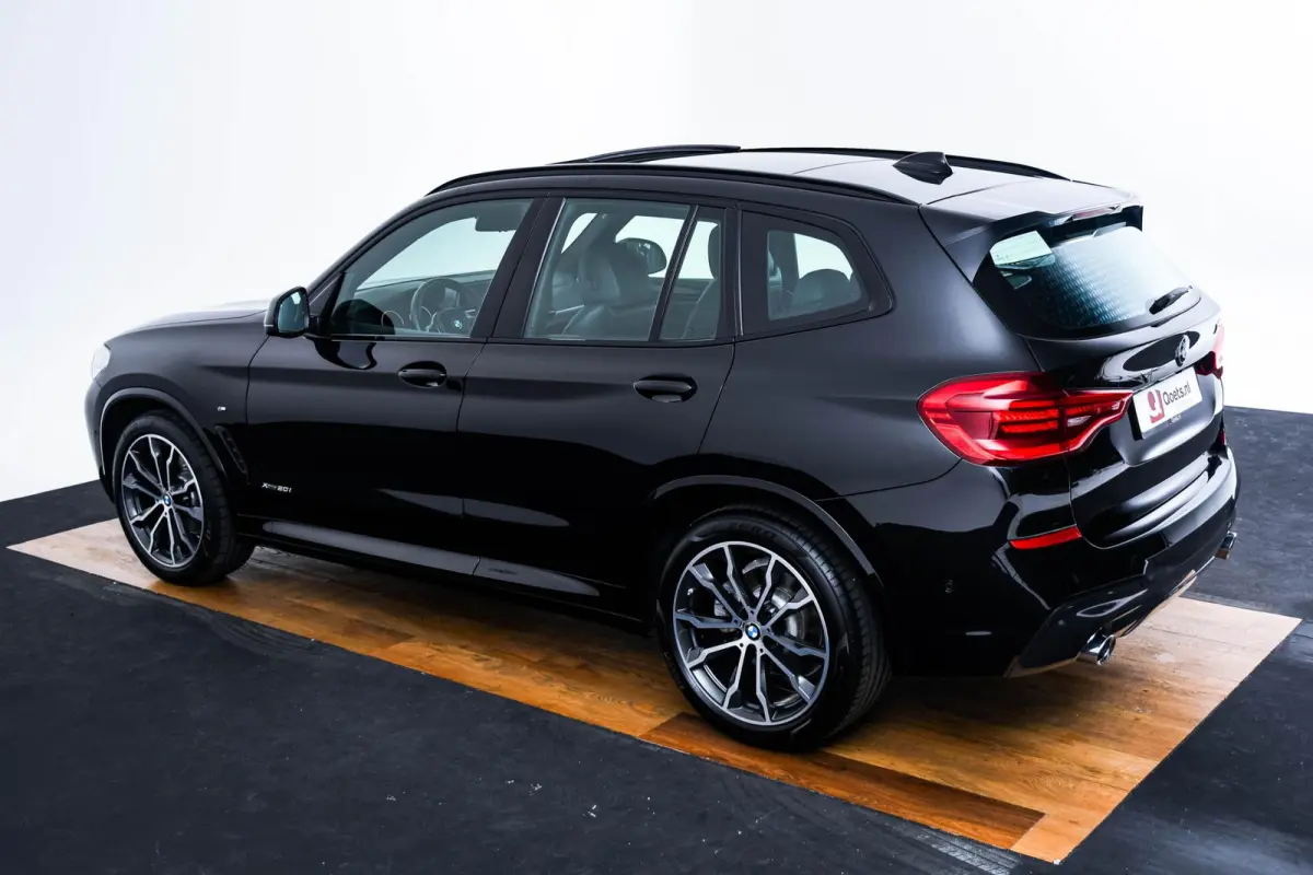xDrive20i High Executive M Sport - Panoramadak - Ambiance verlichting - Parking Assistant - LED koplampen met uitgebreide functionaliteit - Sportstoelen - Navigatiesysteem Business -