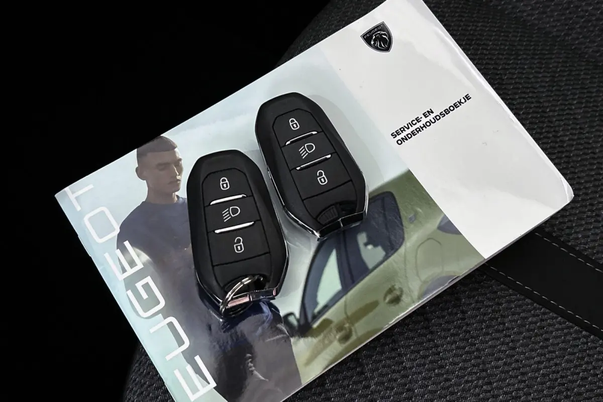 1.2 Hybrid 145 Allure Keyless Camera Adaptive Cruise