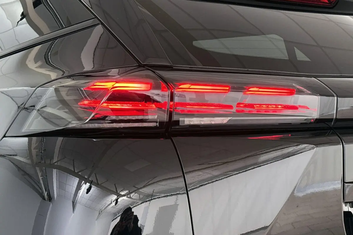 1.2 Hybrid 145 Allure Keyless Camera Adaptive Cruise