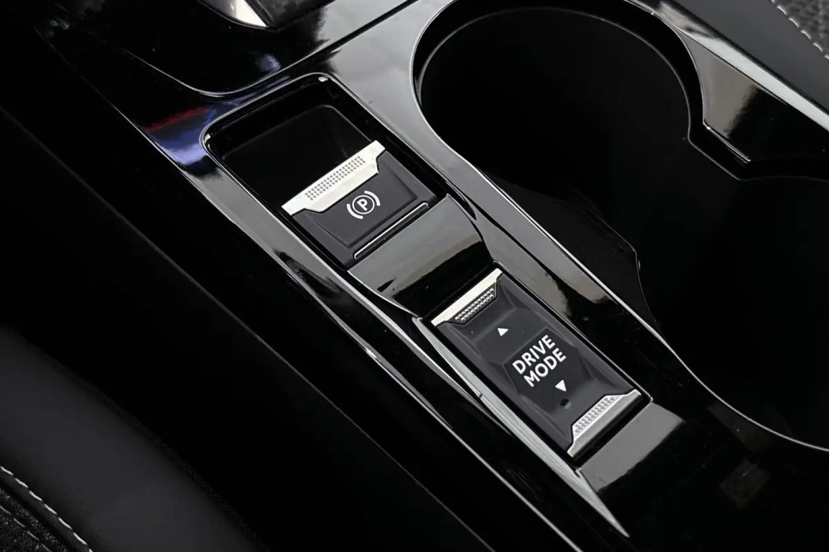 1.2 Hybrid 145 Allure Keyless Camera Adaptive Cruise