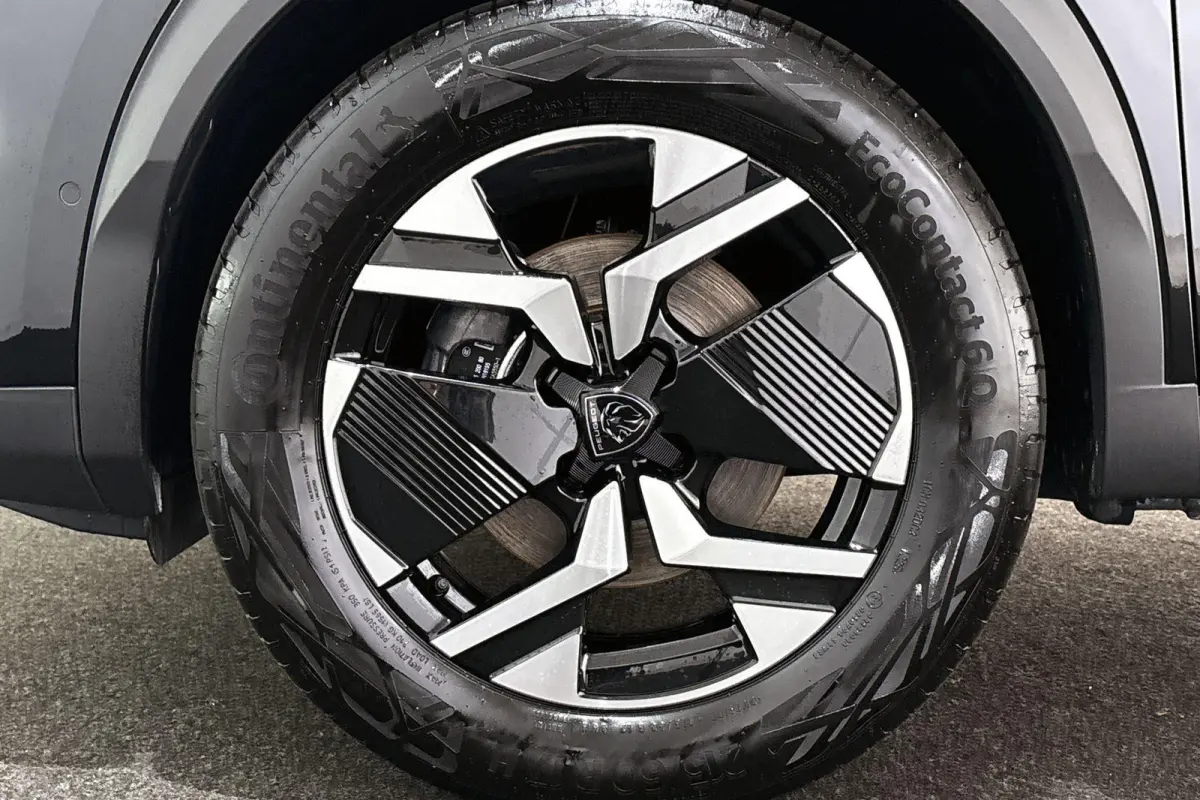 1.2 Hybrid 145 Allure Keyless Camera Adaptive Cruise
