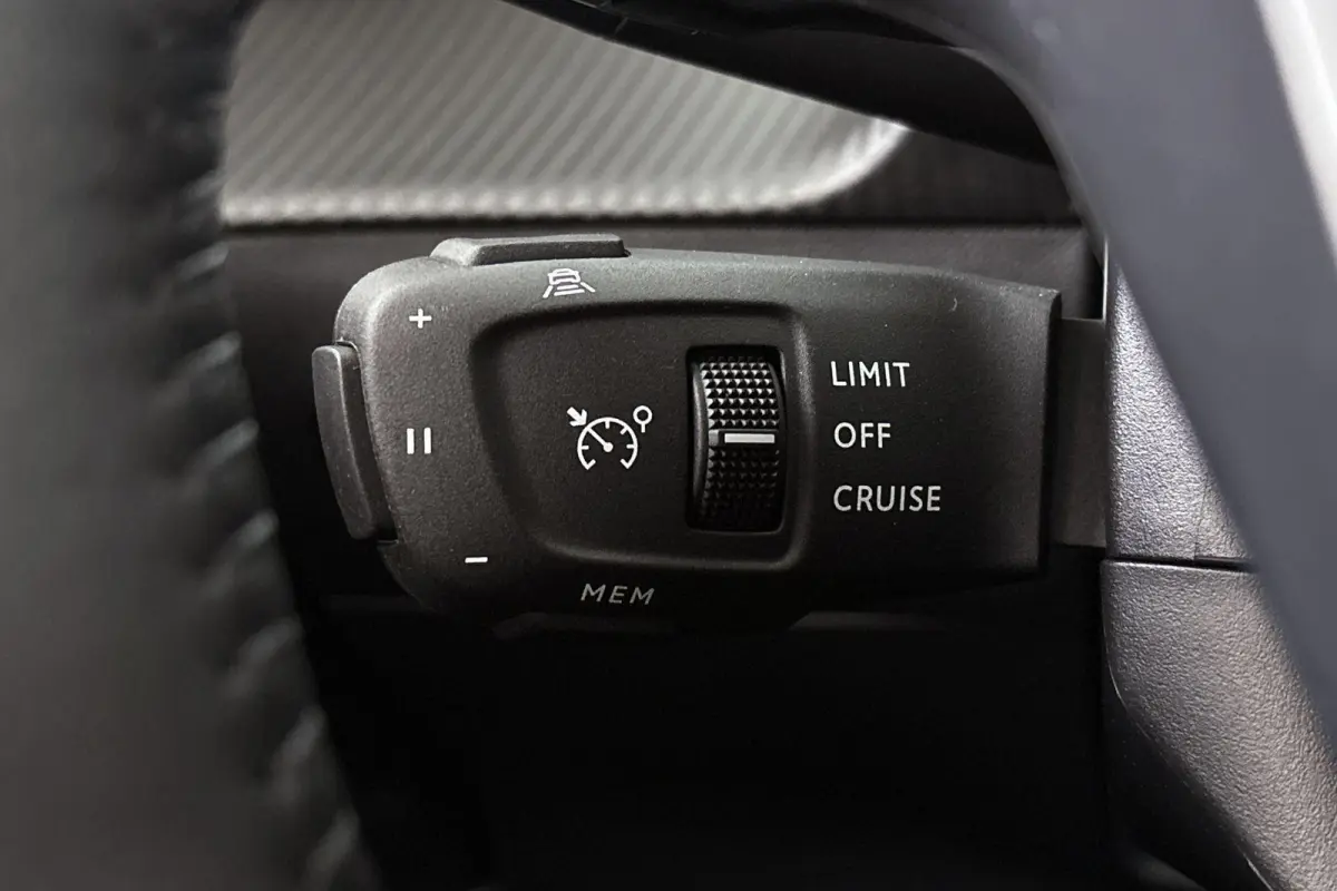 1.2 Hybrid 145 Allure Keyless Camera Adaptive Cruise