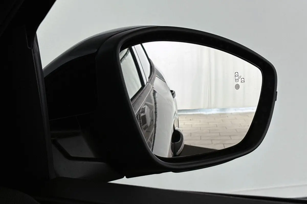 1.2 Hybrid 145 Allure Keyless Camera Adaptive Cruise