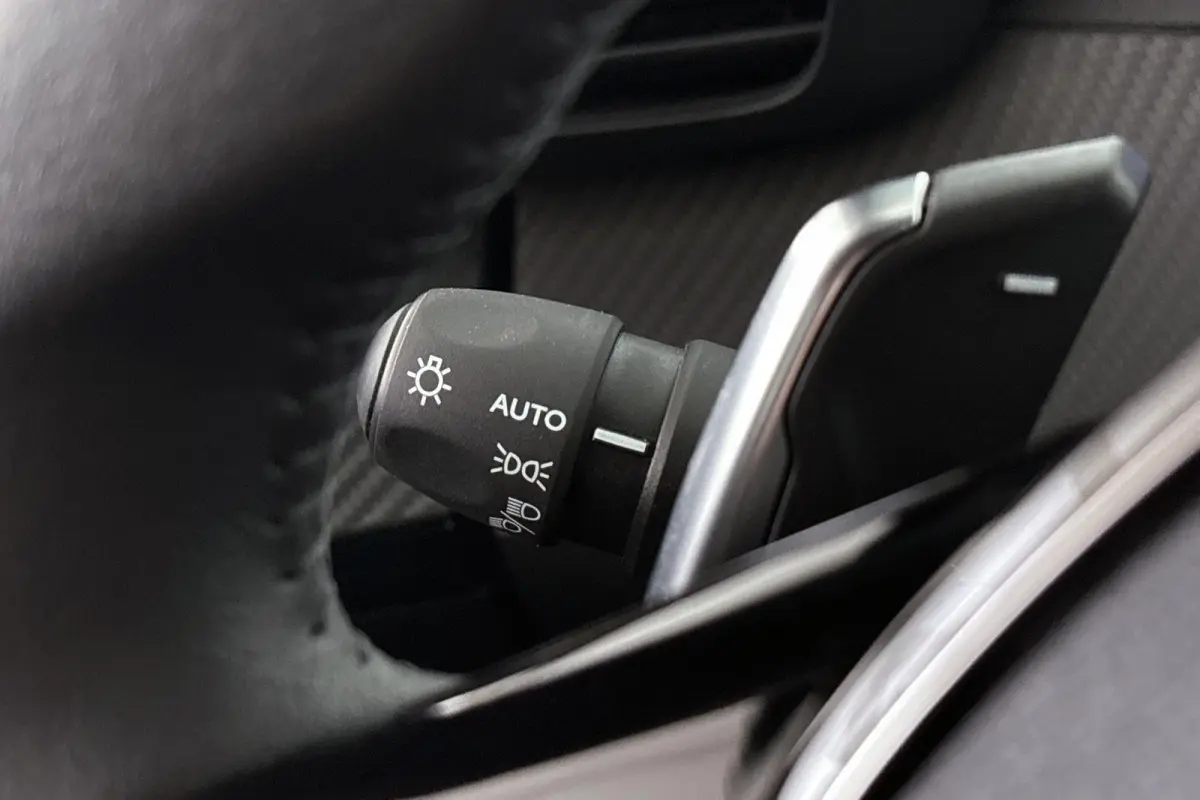1.2 Hybrid 145 Allure Keyless Camera Adaptive Cruise