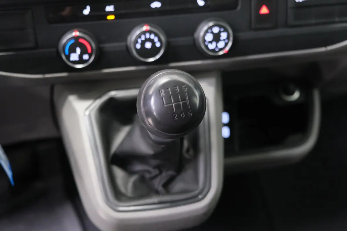 2.0 TDI L2H2 30 - Airco, Cruise, PDC, Carplay, Inrichting, Imperiaal, Standkachel, Trekhaak.