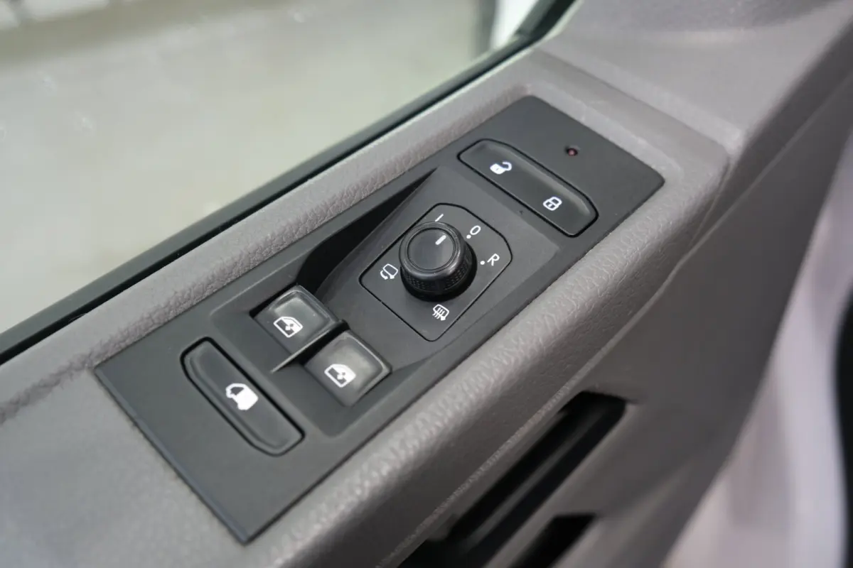 2.0 TDI L2H2 30 - Airco, Cruise, PDC, Carplay, Inrichting, Imperiaal, Standkachel, Trekhaak.