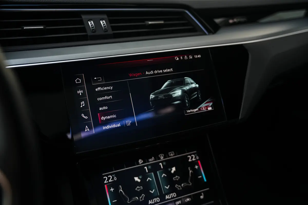 55 Quattro 95 kWh 408 pk Advanced Pro Line Plus S-Line / Marge-Auto/ Pano-Dak/ B&O/ HUD/ Matrix-LED/ ACC/ 360-camera/ Keyless/ Memory/ 21'' LMV