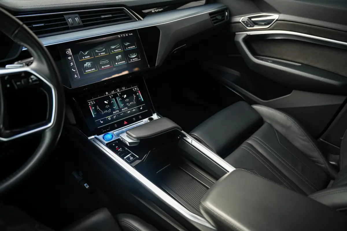 55 Quattro 95 kWh 408 pk Advanced Pro Line Plus S-Line / Marge-Auto/ Pano-Dak/ B&O/ HUD/ Matrix-LED/ ACC/ 360-camera/ Keyless/ Memory/ 21'' LMV