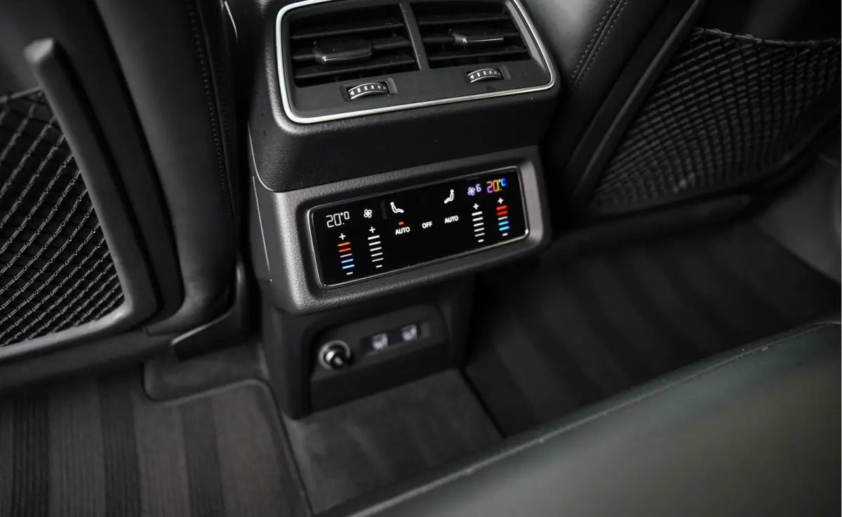 55 Quattro 95 kWh 408 pk Advanced Pro Line Plus S-Line / Marge-Auto/ Pano-Dak/ B&O/ HUD/ Matrix-LED/ ACC/ 360-camera/ Keyless/ Memory/ 21'' LMV