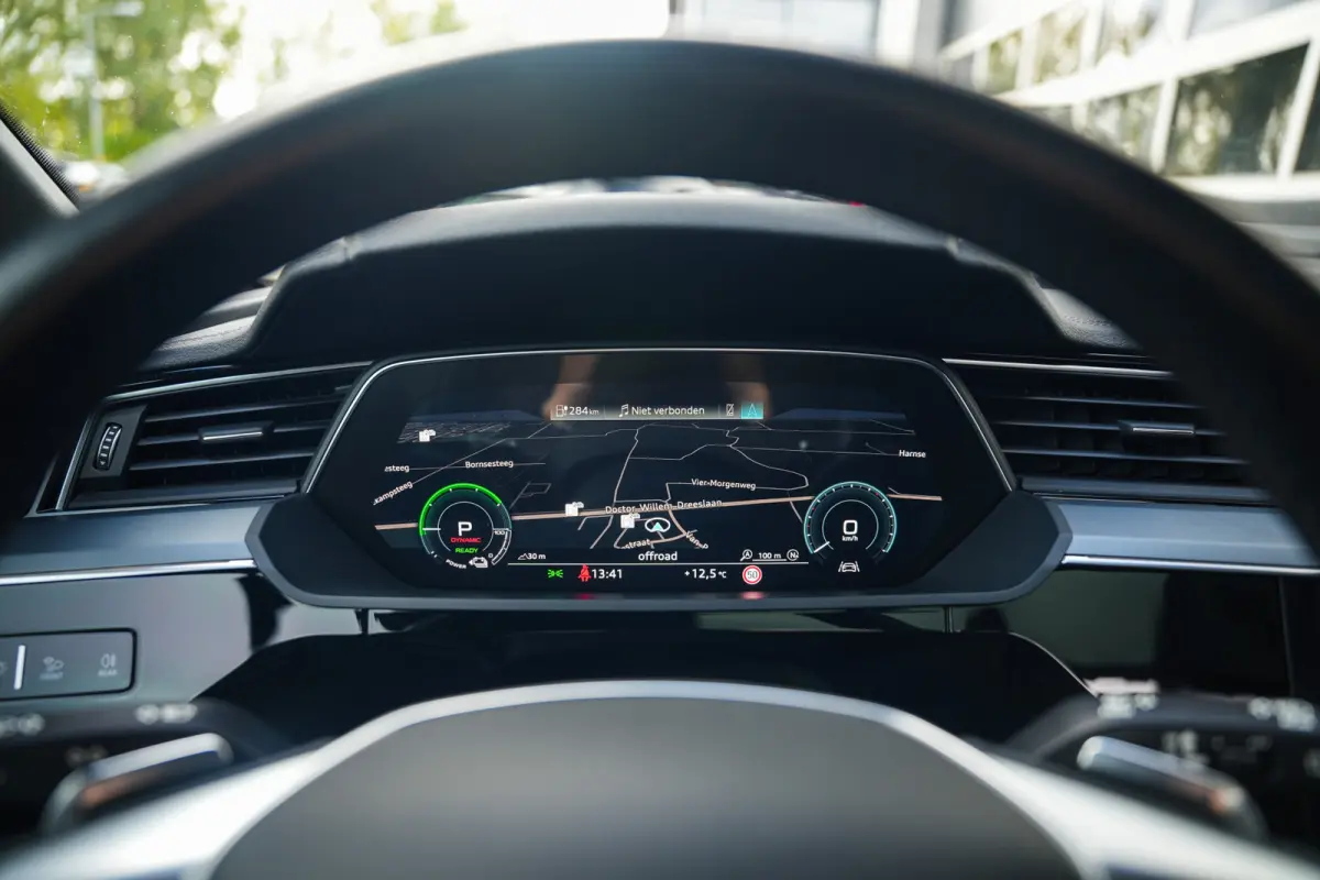 55 Quattro 95 kWh 408 pk Advanced Pro Line Plus S-Line / Marge-Auto/ Pano-Dak/ B&O/ HUD/ Matrix-LED/ ACC/ 360-camera/ Keyless/ Memory/ 21'' LMV