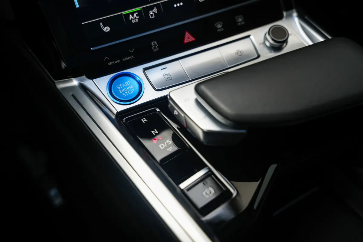 55 Quattro 95 kWh 408 pk Advanced Pro Line Plus S-Line / Marge-Auto/ Pano-Dak/ B&O/ HUD/ Matrix-LED/ ACC/ 360-camera/ Keyless/ Memory/ 21'' LMV