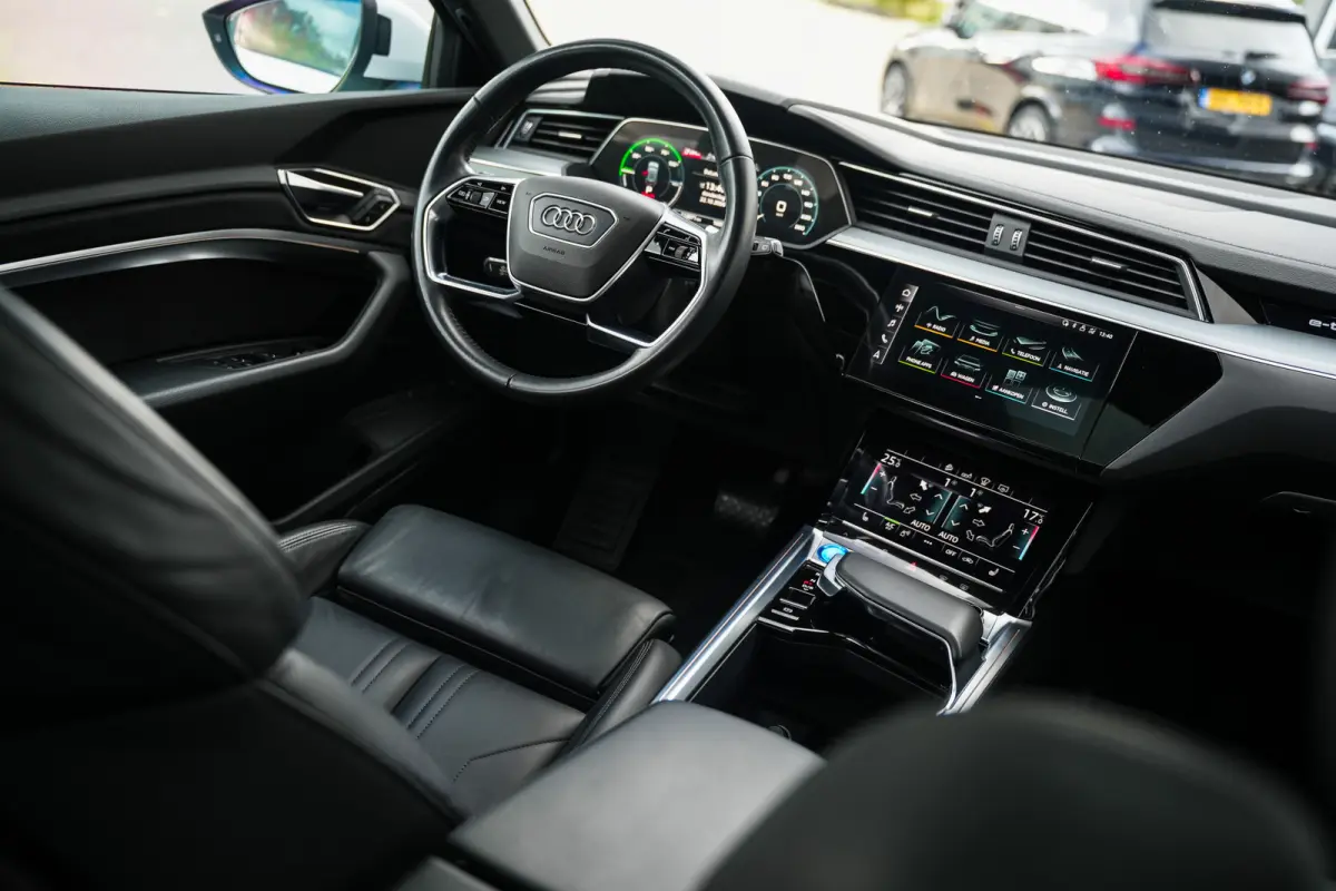 55 Quattro 95 kWh 408 pk Advanced Pro Line Plus S-Line / Marge-Auto/ Pano-Dak/ B&O/ HUD/ Matrix-LED/ ACC/ 360-camera/ Keyless/ Memory/ 21'' LMV