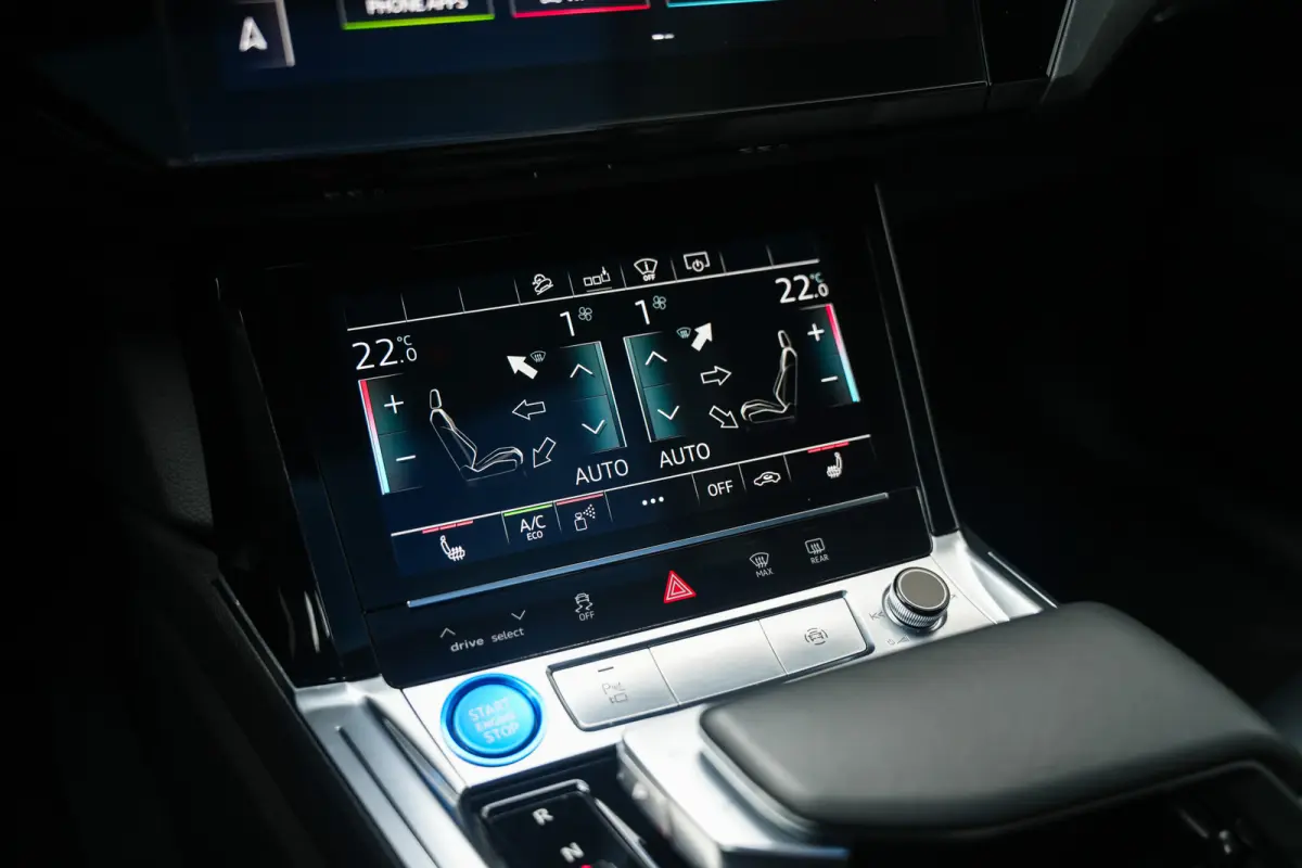 55 Quattro 95 kWh 408 pk Advanced Pro Line Plus S-Line / Marge-Auto/ Pano-Dak/ B&O/ HUD/ Matrix-LED/ ACC/ 360-camera/ Keyless/ Memory/ 21'' LMV
