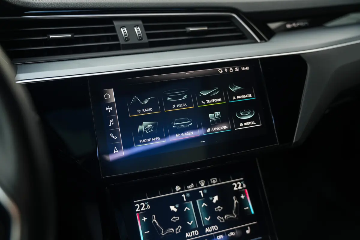 55 Quattro 95 kWh 408 pk Advanced Pro Line Plus S-Line / Marge-Auto/ Pano-Dak/ B&O/ HUD/ Matrix-LED/ ACC/ 360-camera/ Keyless/ Memory/ 21'' LMV